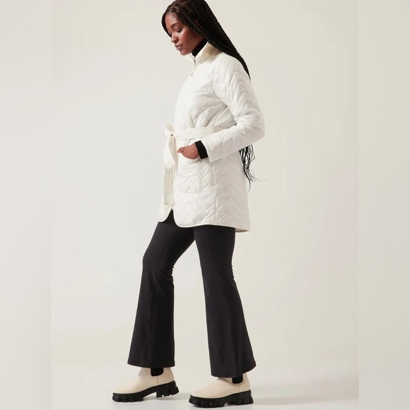 ATHLETA Mendocino Quilted Belted Light Puffer Coat Color Magnolia White Size XS - Picture 1 of 16